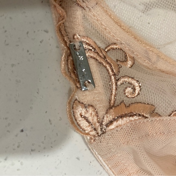 Beautiful European bra! - Picture 4 of 5